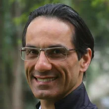 Pianista Alvaro Siviero ao piano